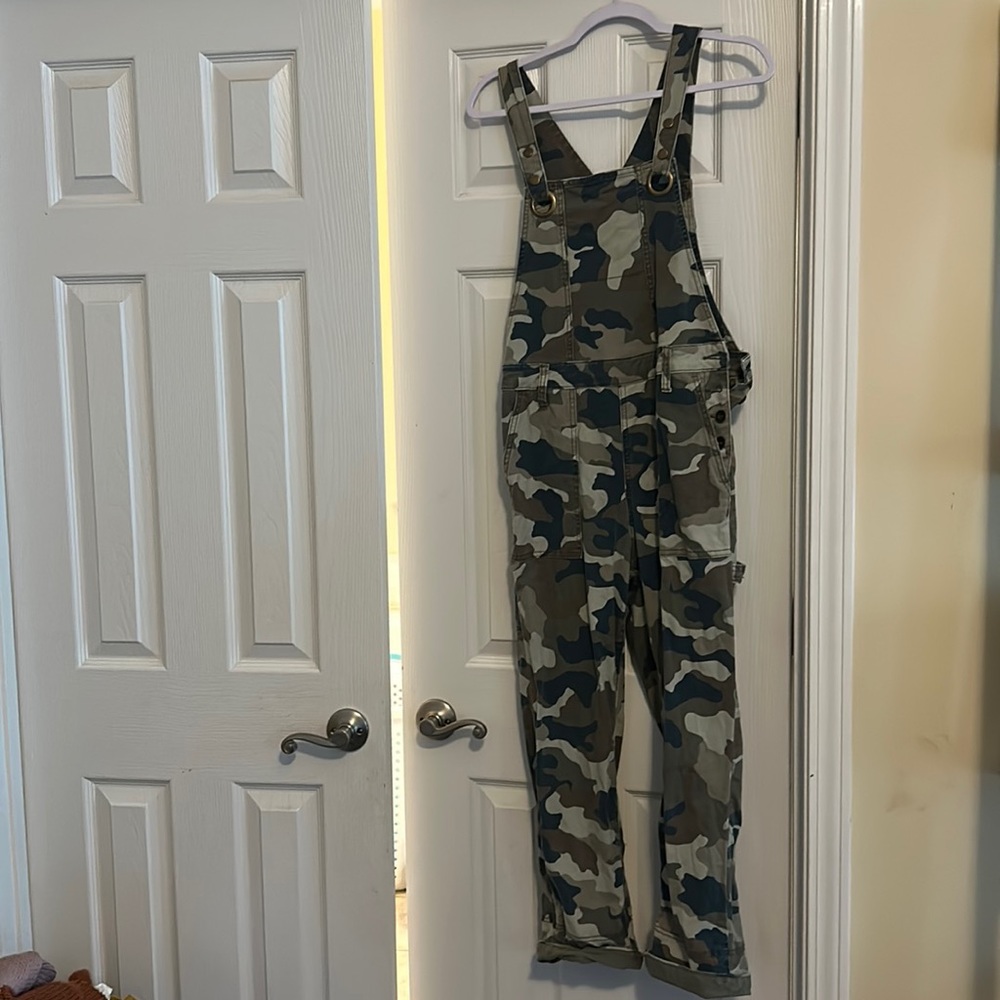 Anthropologie Camo jumpsuit/overalls